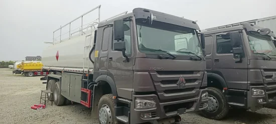 真新しい最高品質の格安中国中国重トラック Howo 4X2 6X4 8X4 タンクローリー 20000 リットル灯油燃料ディスペンサー付き